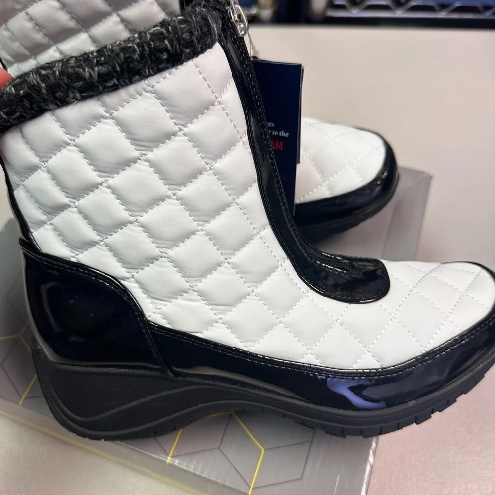 Khombu Megan Snow Boots White/Black Fur Trim Zip Thermolite Size 8